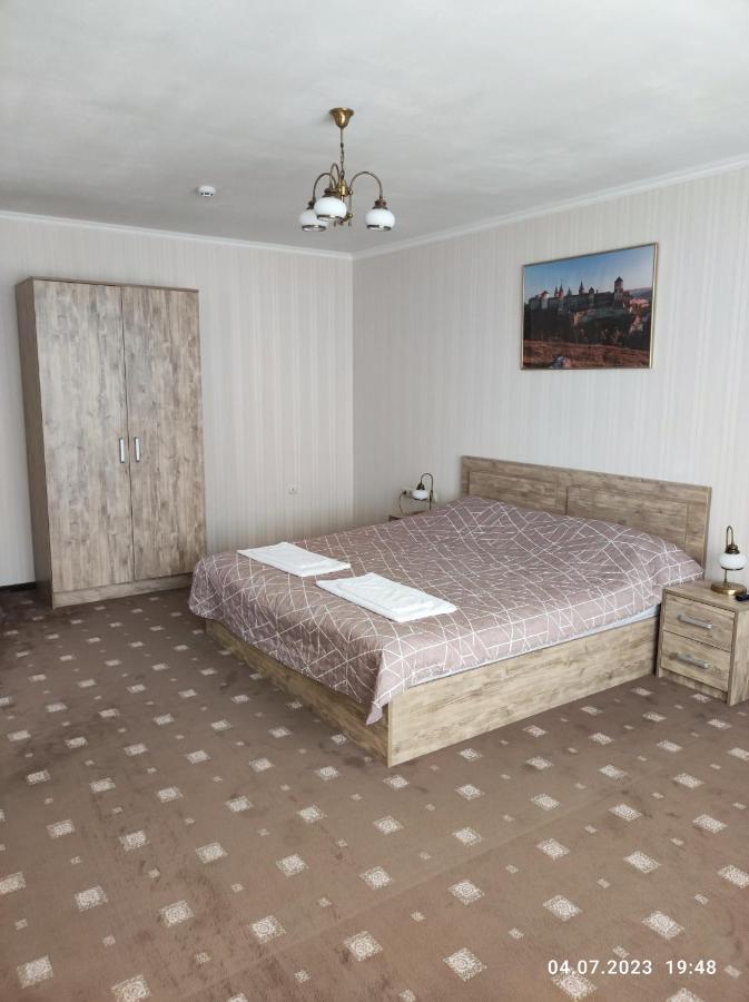 Apart-Hotel 24/7 Kamianets-Podilskyi Exterior photo