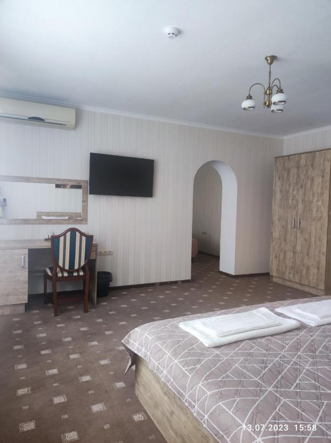 Apart-Hotel 24/7 Kamianets-Podilskyi Exterior photo